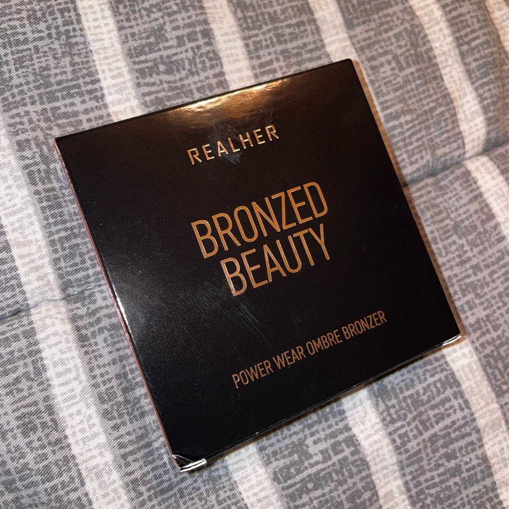 Realher Bronzer in Bronzed Beauty